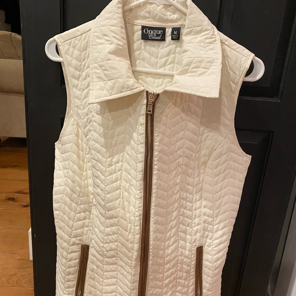 Onque Casuals Cream Quilted Vest with Chevron Pattern